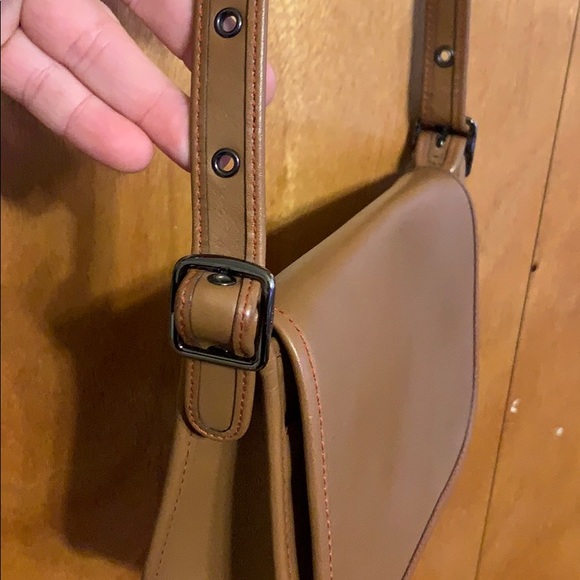 Perfect Tan COACH purse - Picture 5 of 6